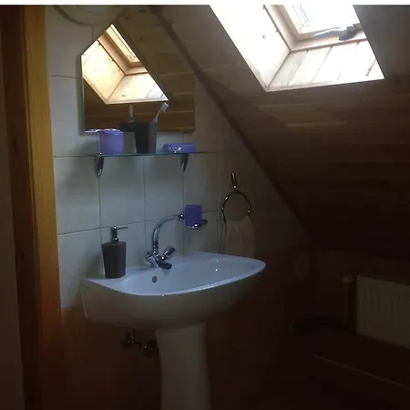 Konukevi Leo Vendeghaz 4*