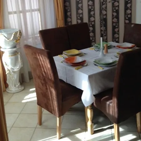 Konukevi Leo Vendeghaz