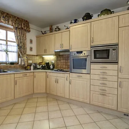 Konukevi Leo Vendeghaz 4*