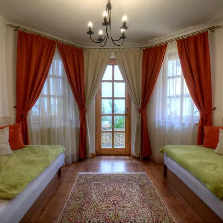 Leo Vendeghaz 4* Eğri